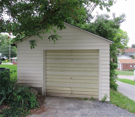 903 McPherson Avenue, Alton, IL 62002