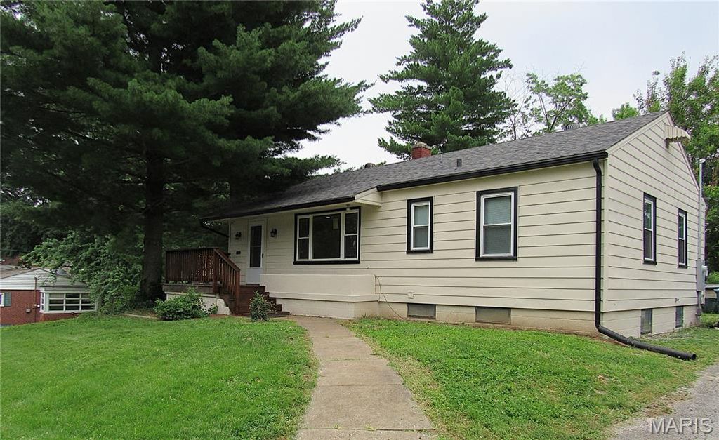 903 McPherson Avenue, Alton, IL 62002