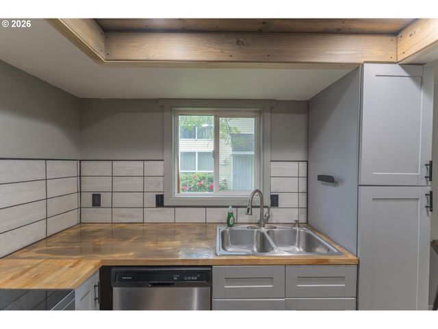 7110 Ne 43RD St D, Vancouver, WA 98661