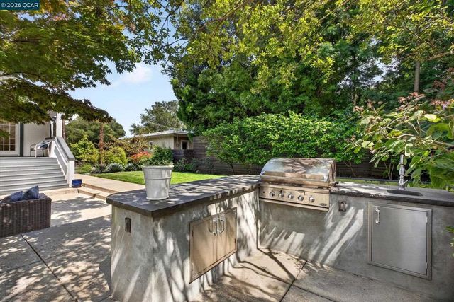 21 Camino Del Diablo, Orinda, CA 94563
