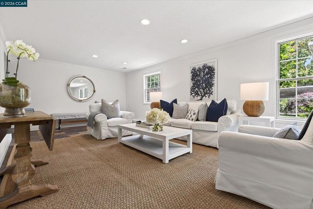 21 Camino Del Diablo, Orinda, CA 94563