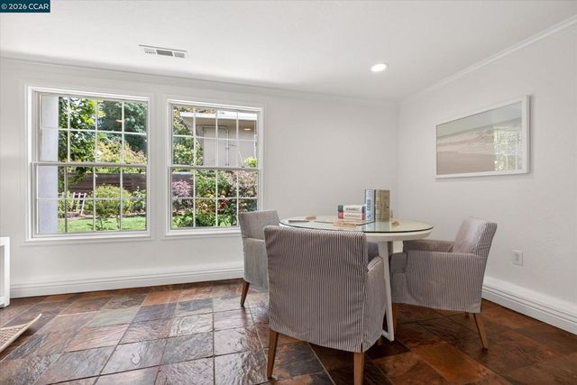 21 Camino Del Diablo, Orinda, CA 94563