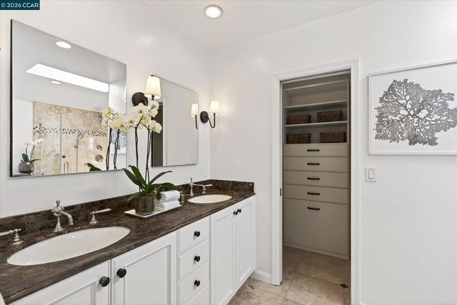21 Camino Del Diablo, Orinda, CA 94563