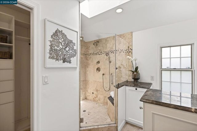 21 Camino Del Diablo, Orinda, CA 94563