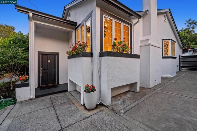 21 Camino Del Diablo, Orinda, CA 94563