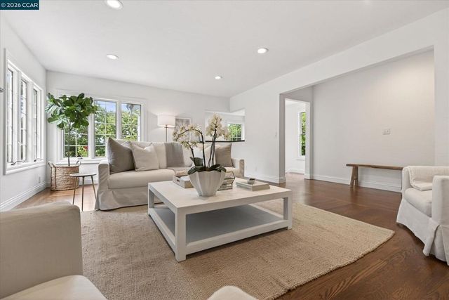 21 Camino Del Diablo, Orinda, CA 94563