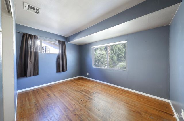 2800 N Pomona Street, Bakersfield, CA 93305