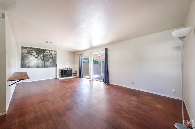 2800 N Pomona Street, Bakersfield, CA 93305