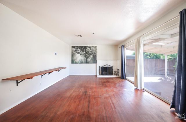 2800 N Pomona Street, Bakersfield, CA 93305