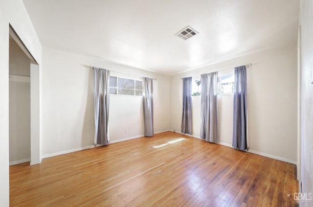 2800 N Pomona Street, Bakersfield, CA 93305