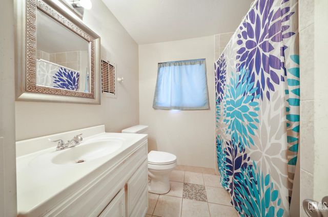 2800 N Pomona Street, Bakersfield, CA 93305