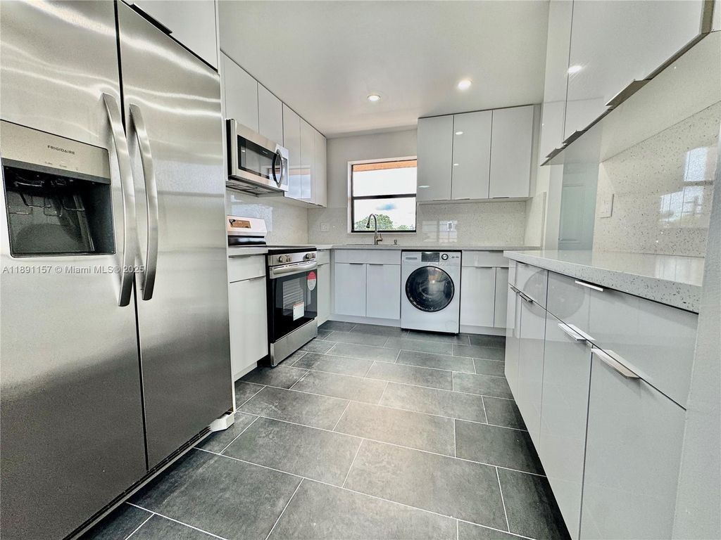 10467 Sunrise Lakes Blvd 410, Sunrise, FL 33322