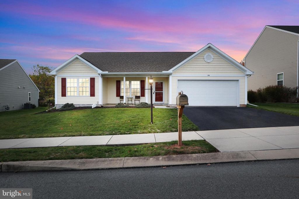 175 STONE CREEK DR, York, PA 17406