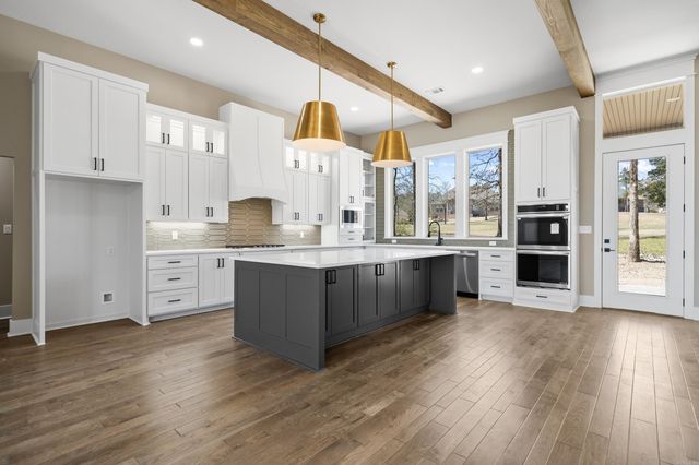 7 Linares Lane, Hot Springs Village, AR 71909