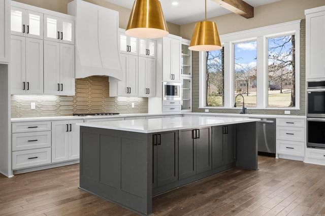 7 Linares Lane, Hot Springs Village, AR 71909