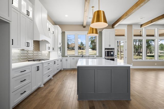 7 Linares Lane, Hot Springs Village, AR 71909