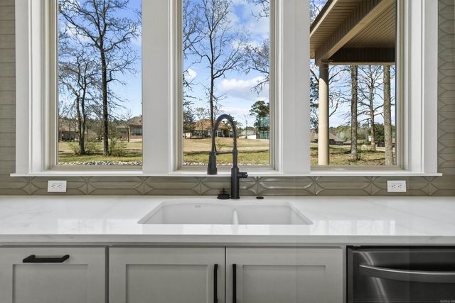 7 Linares Lane, Hot Springs Village, AR 71909