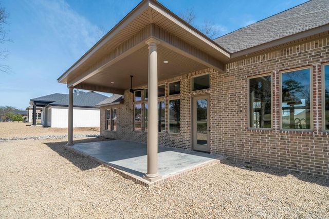 7 Linares Lane, Hot Springs Village, AR 71909