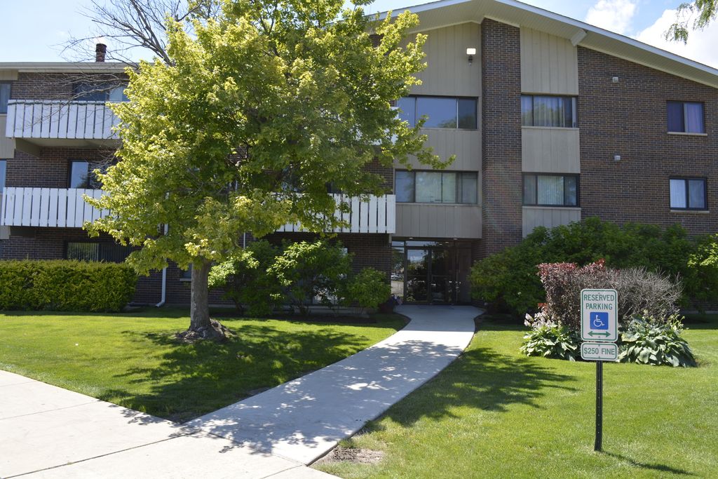 1000 Bayside Drive 207, Palatine, IL 60074