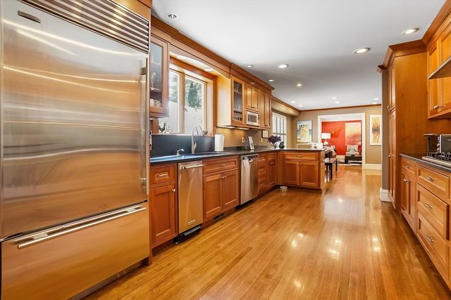 10 Hallwood Rd, Brookline, MA 02467