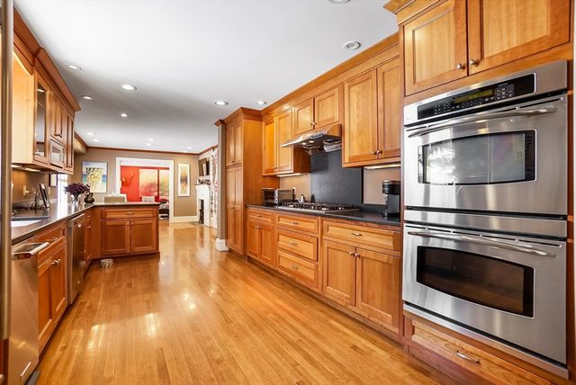 10 Hallwood Rd, Brookline, MA 02467