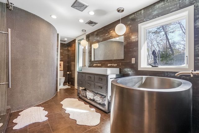 10 Hallwood Rd, Brookline, MA 02467