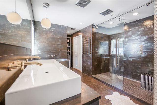 10 Hallwood Rd, Brookline, MA 02467