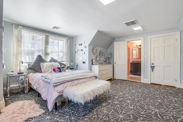 10 Hallwood Rd, Brookline, MA 02467