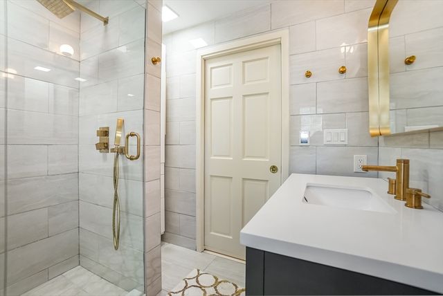 10 Hallwood Rd, Brookline, MA 02467