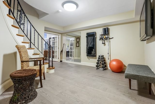 10 Hallwood Rd, Brookline, MA 02467