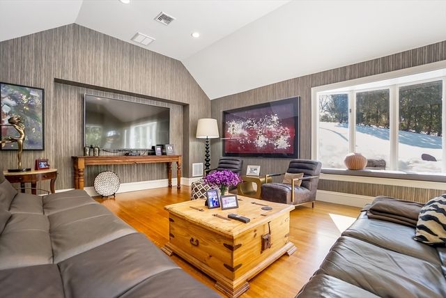 10 Hallwood Rd, Brookline, MA 02467