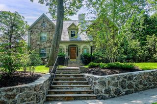 10 Hallwood Rd, Brookline, MA 02467