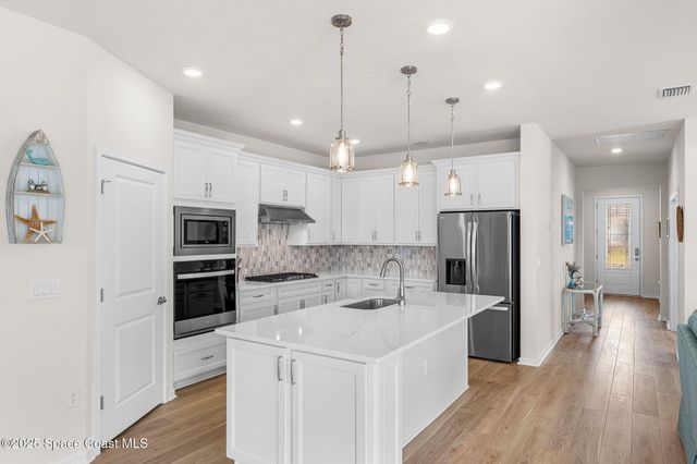 8870 Shoreline Avenue, Melbourne, FL 32940