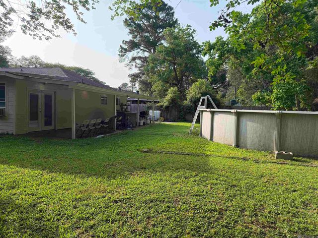 5688 Mapleton Dr, Greenwell Springs, LA 70739