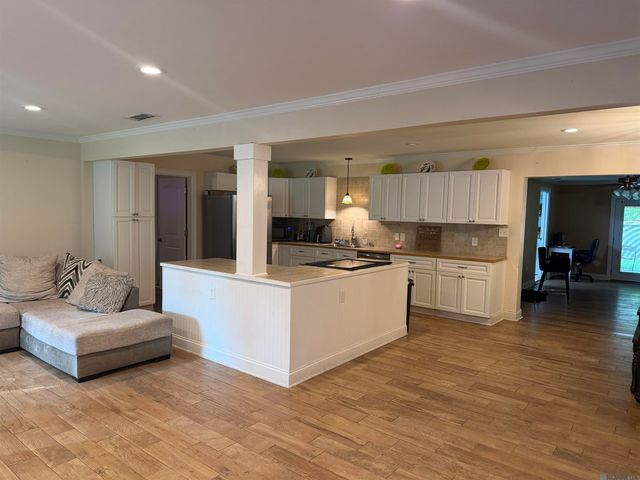 5688 Mapleton Dr, Greenwell Springs, LA 70739