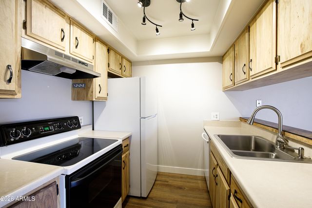 8808 N 8TH Street 203, Phoenix, AZ 85020