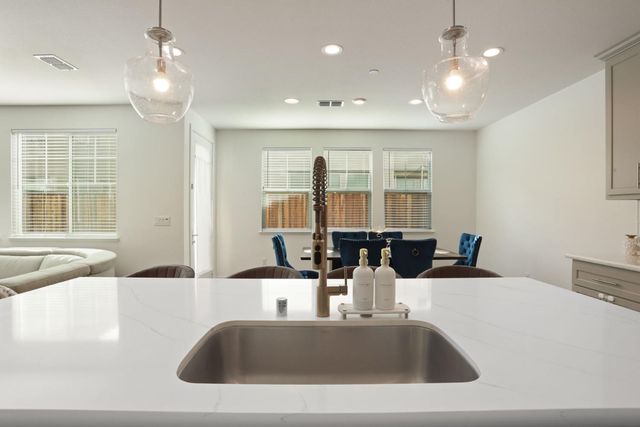 98 E Calder Dr, Mountain House, CA 95391