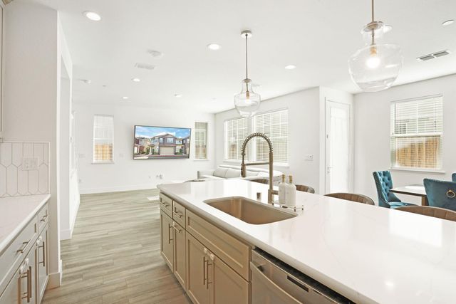 98 E Calder Dr, Mountain House, CA 95391