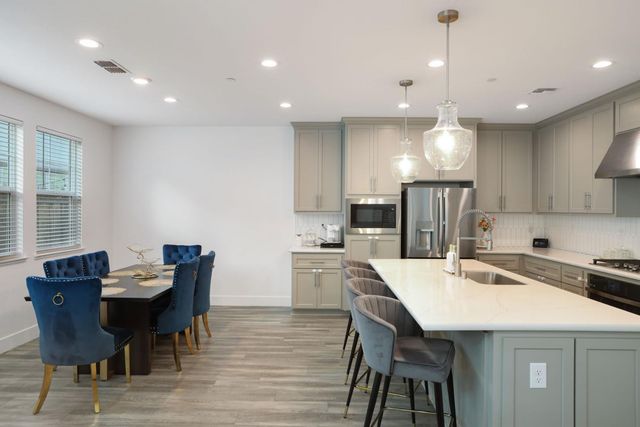 98 E Calder Dr, Mountain House, CA 95391