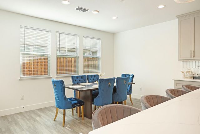 98 E Calder Dr, Mountain House, CA 95391