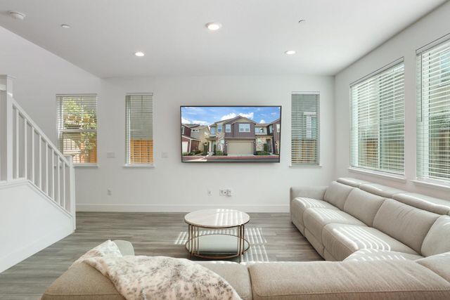 98 E Calder Dr, Mountain House, CA 95391