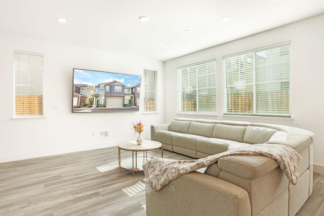 98 E Calder Dr, Mountain House, CA 95391