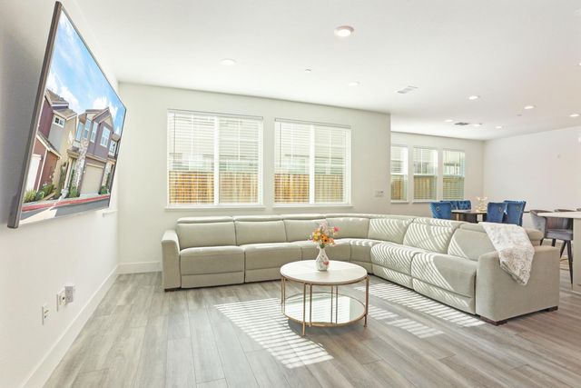 98 E Calder Dr, Mountain House, CA 95391