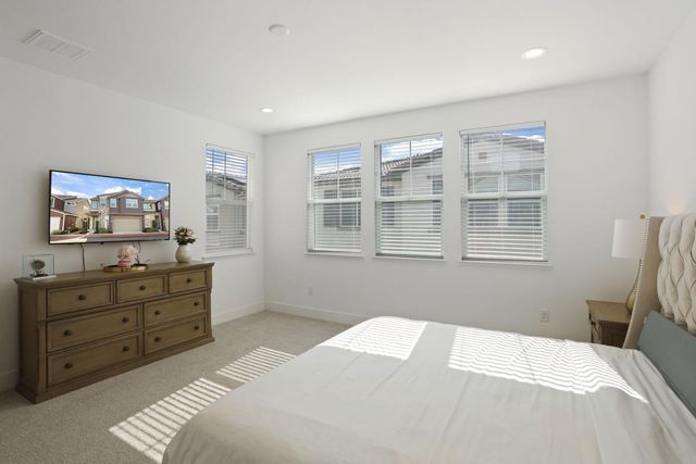 98 E Calder Dr, Mountain House, CA 95391