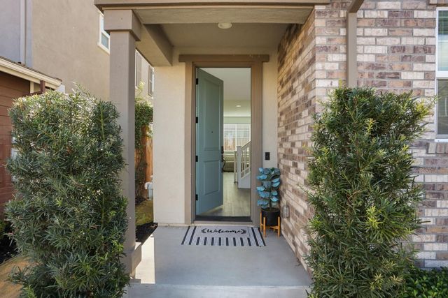 98 E Calder Dr, Mountain House, CA 95391