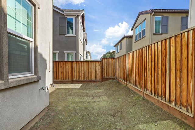 98 E Calder Dr, Mountain House, CA 95391