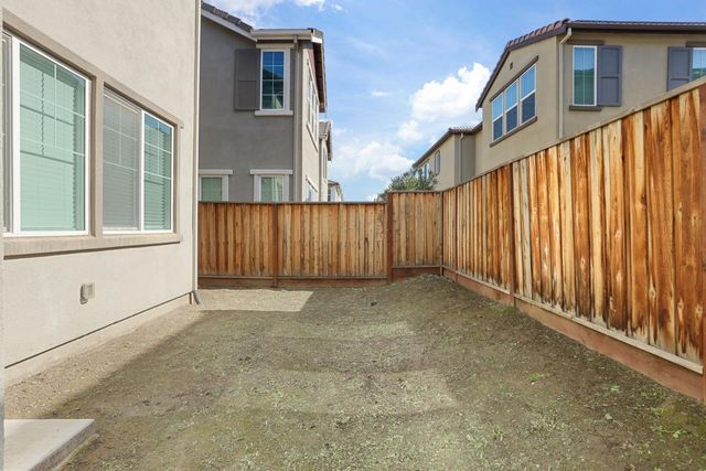 98 E Calder Dr, Mountain House, CA 95391