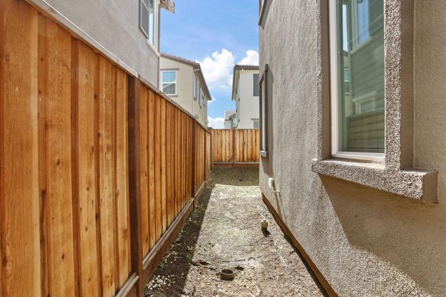 98 E Calder Dr, Mountain House, CA 95391