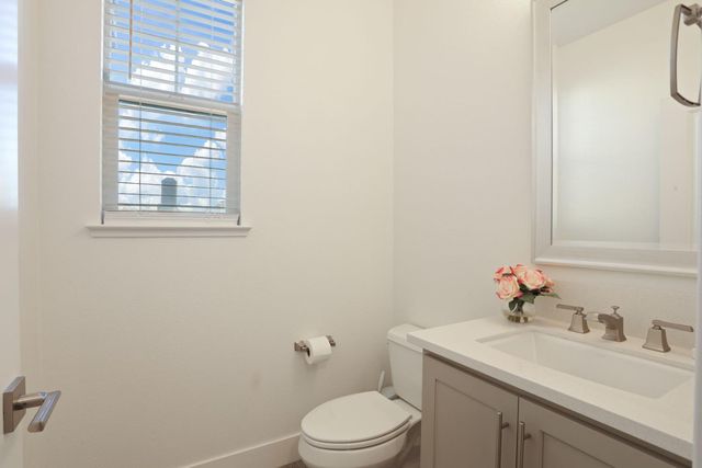 98 E Calder Dr, Mountain House, CA 95391