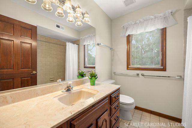 519 Calduto Circle, Villa Park, IL 60181